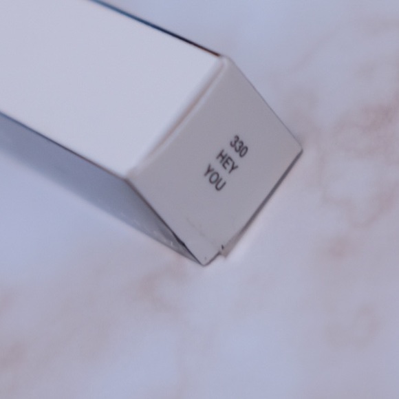 BNIB Marc Jacobs fuchsia lip gloss - Picture 3 of 3